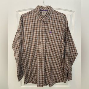 Men’s long sleeve Cinch button down shirt.